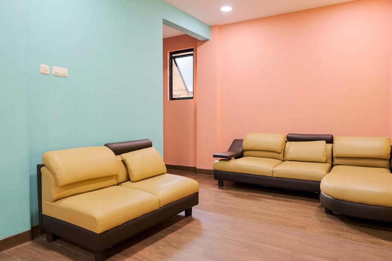 Reddoorz Plus Near Taman Anggrek Mall Jakarta Kültér fotó