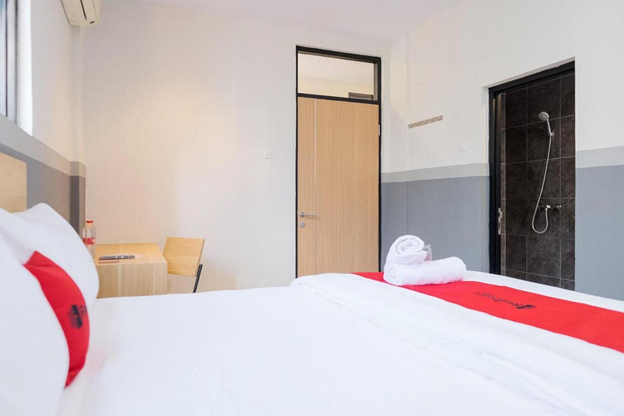 Reddoorz Plus Near Taman Anggrek Mall Jakarta Kültér fotó