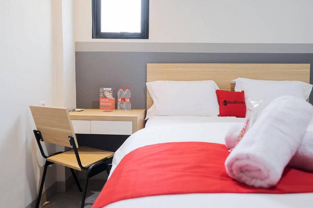 Reddoorz Plus Near Taman Anggrek Mall Jakarta Kültér fotó