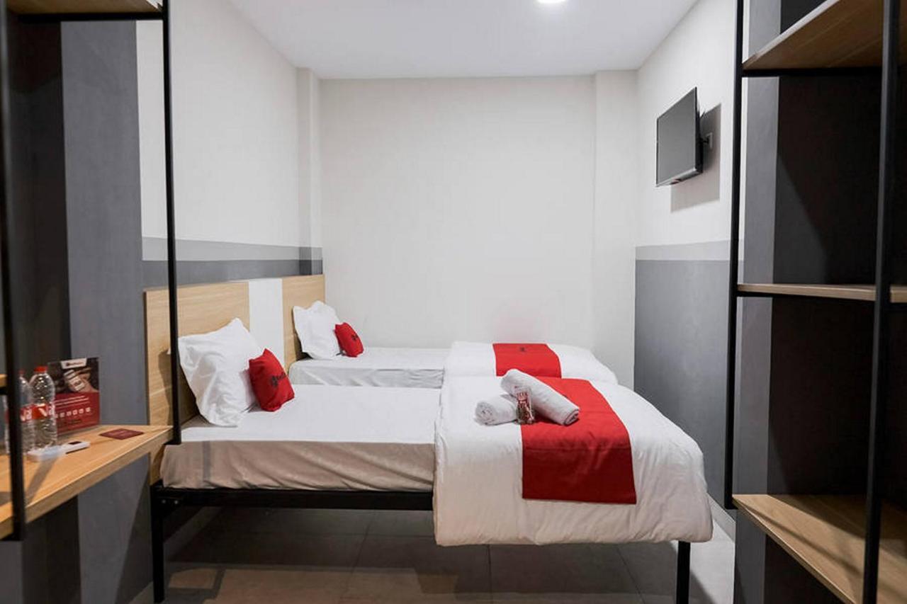 Reddoorz Plus Near Taman Anggrek Mall Jakarta Kültér fotó
