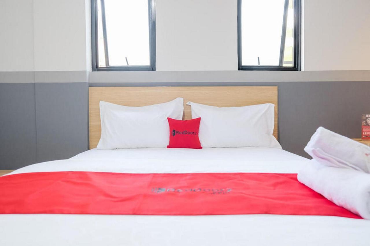 Reddoorz Plus Near Taman Anggrek Mall Jakarta Kültér fotó